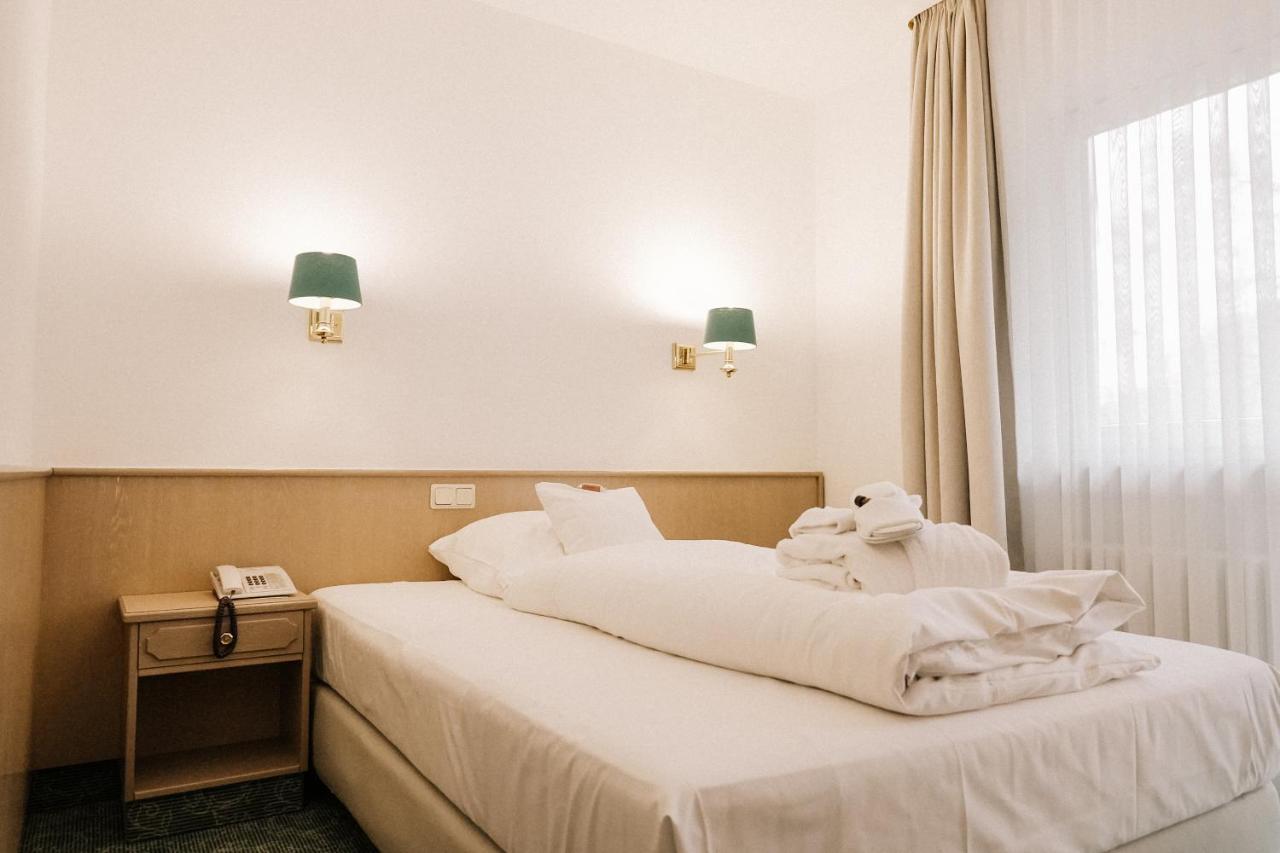 Landhotel Waldhaus Laubach  ภายนอก รูปภาพ