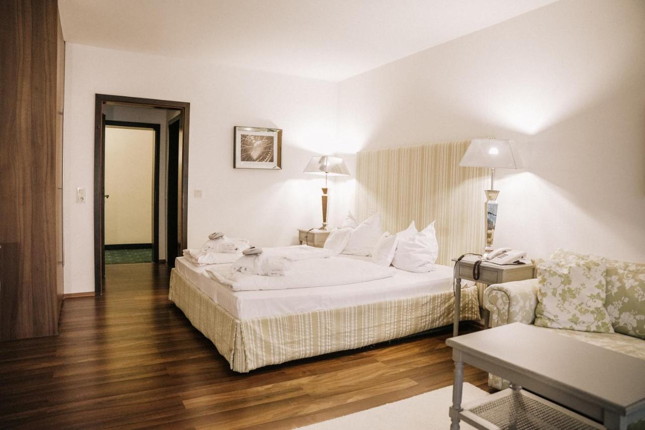 Landhotel Waldhaus Laubach  ภายนอก รูปภาพ