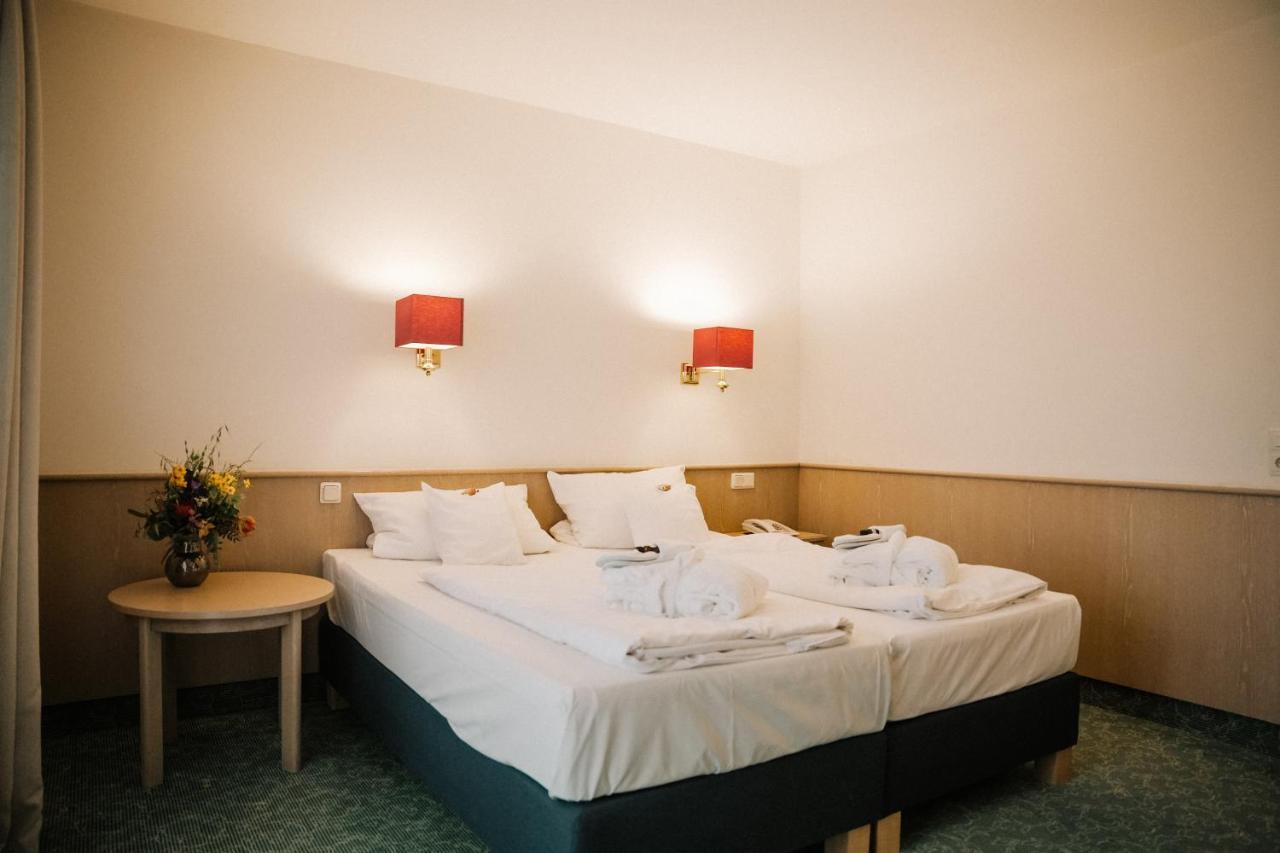 Landhotel Waldhaus Laubach  ภายนอก รูปภาพ