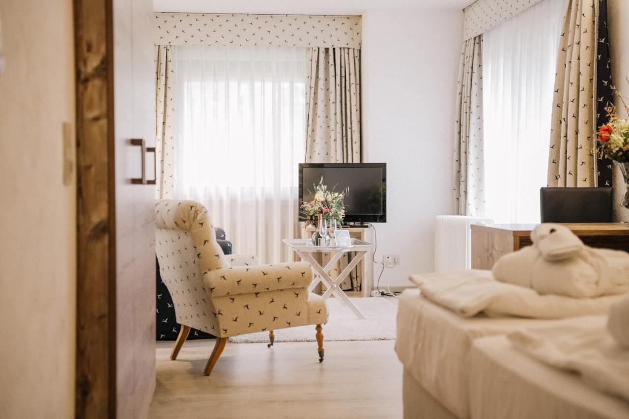 Landhotel Waldhaus Laubach  ภายนอก รูปภาพ